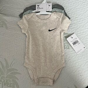 NEW Nike 3-pack baby bodysuits 6m